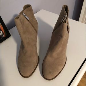 Jessica Simpson suede beige ankle boots